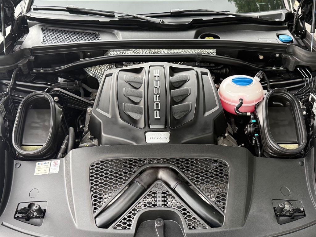 2018 Porsche Macan Image 33