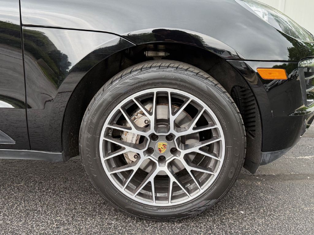 2018 Porsche Macan Image 38