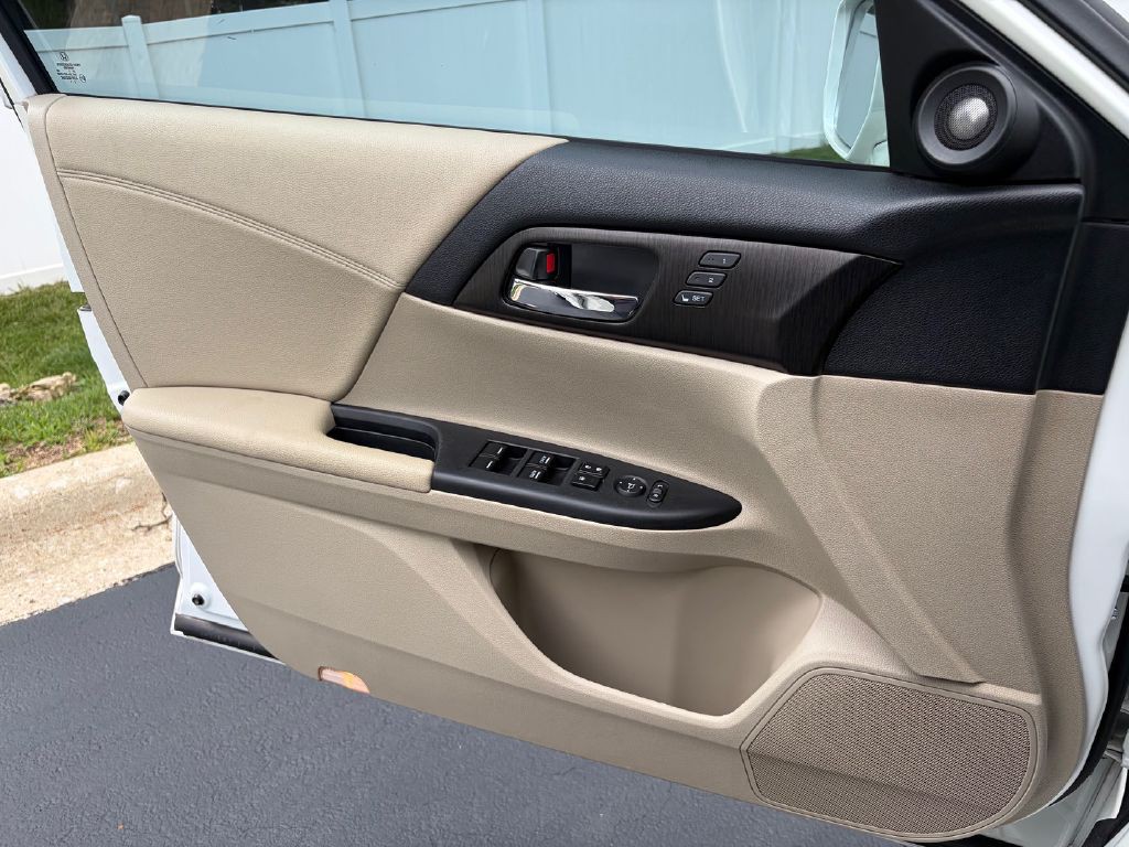 2013 Honda Accord Image 21