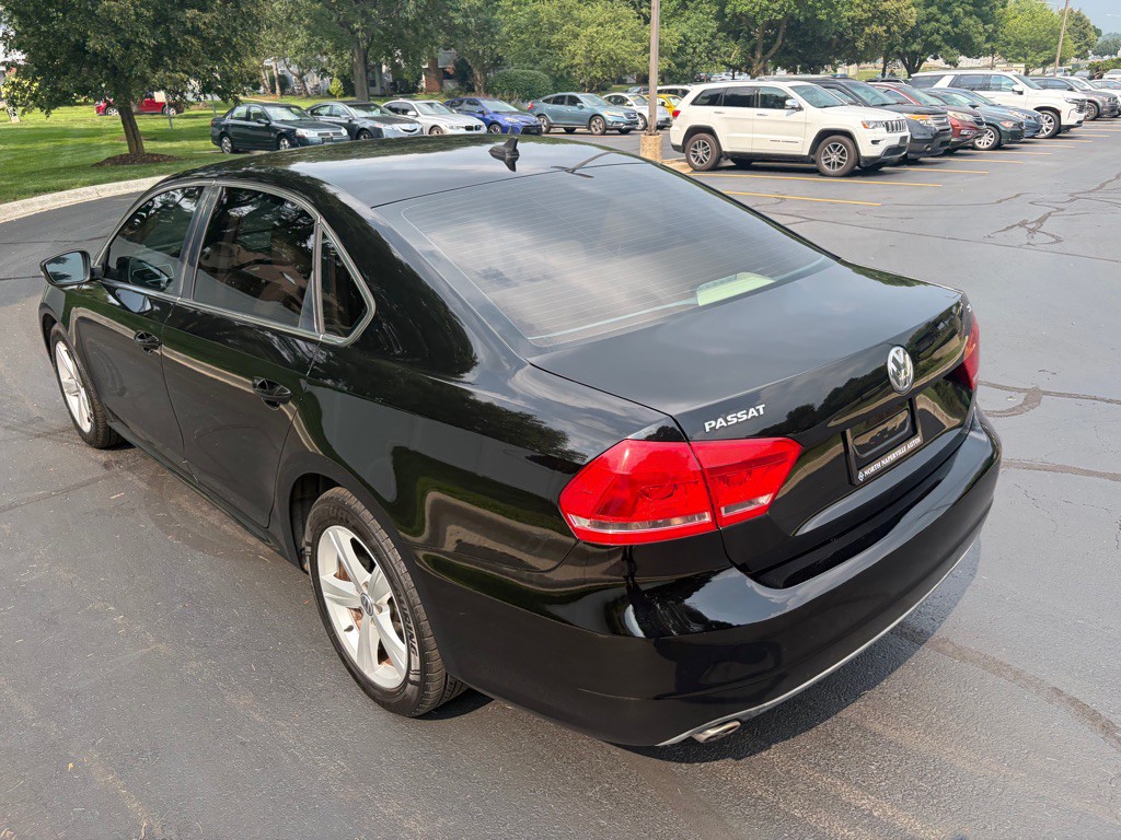2013 Volkswagen Passat Image 11