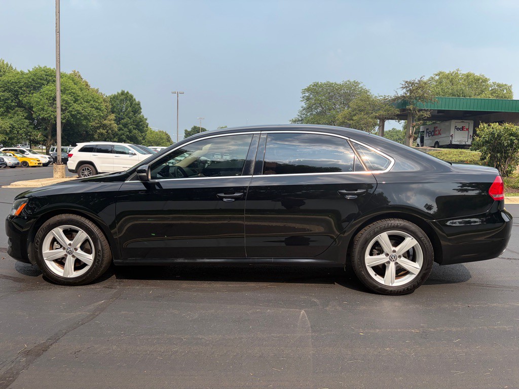 2013 Volkswagen Passat Image 13