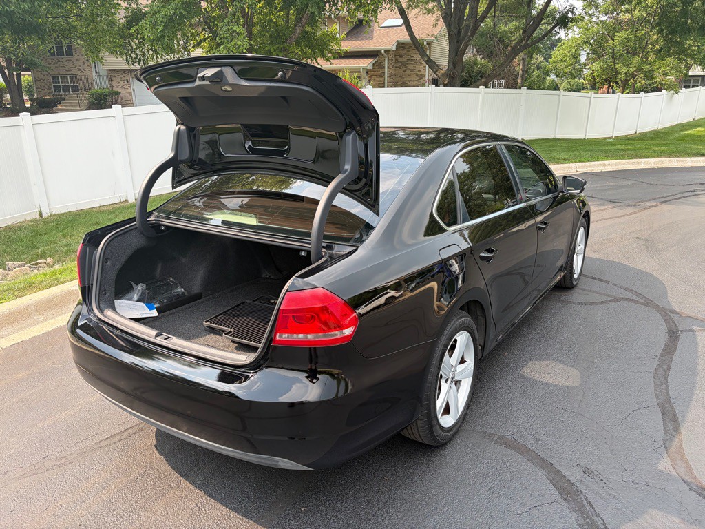 2013 Volkswagen Passat Image 18