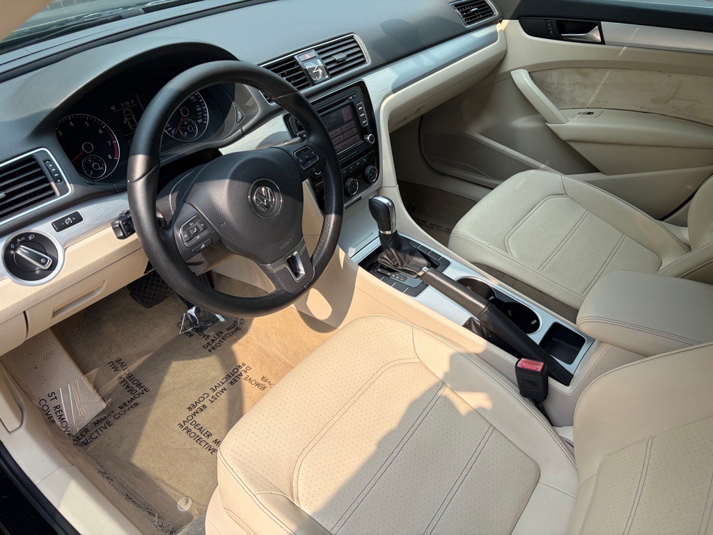 2013 Volkswagen Passat Image 23