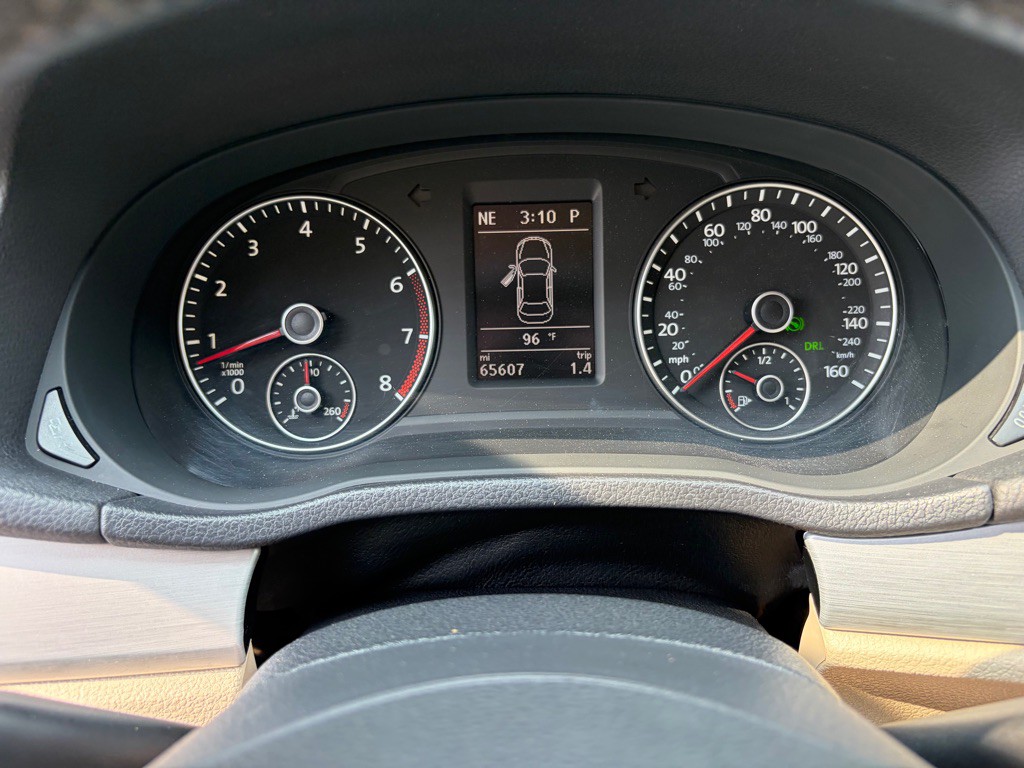 2013 Volkswagen Passat Image 25