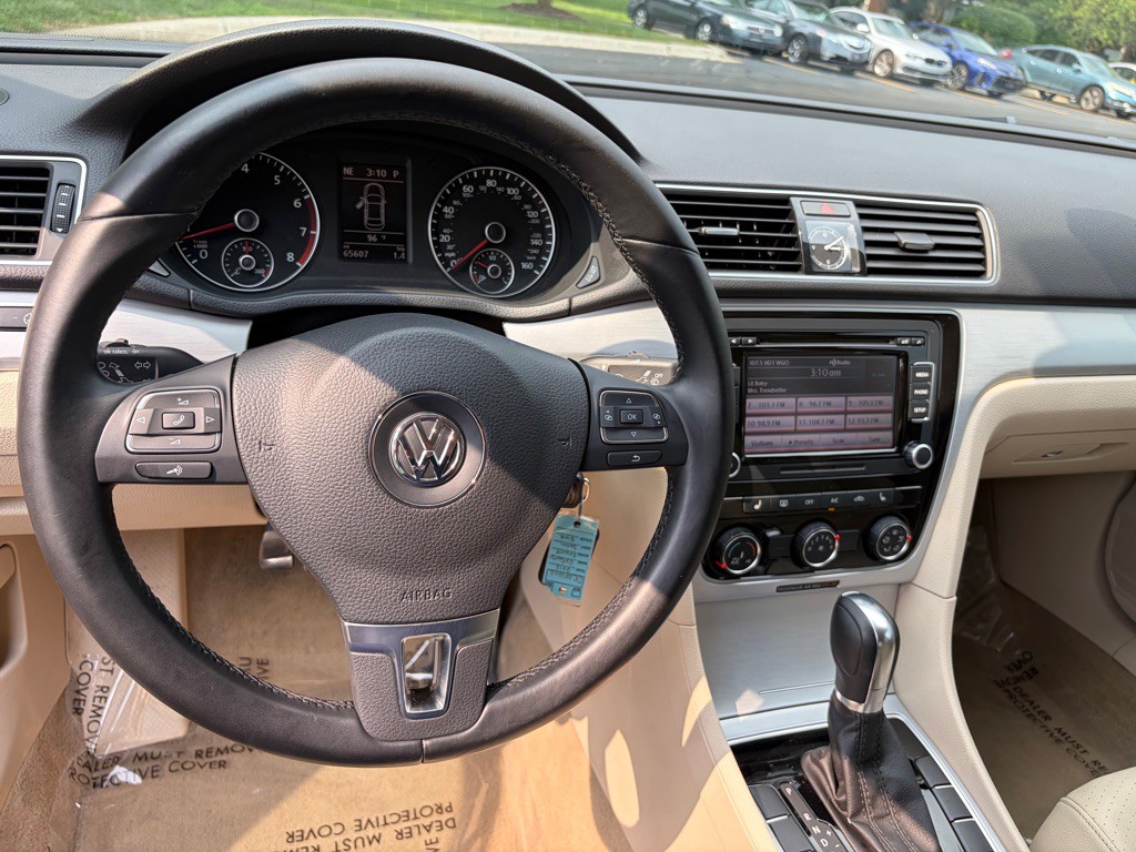 2013 Volkswagen Passat Image 26