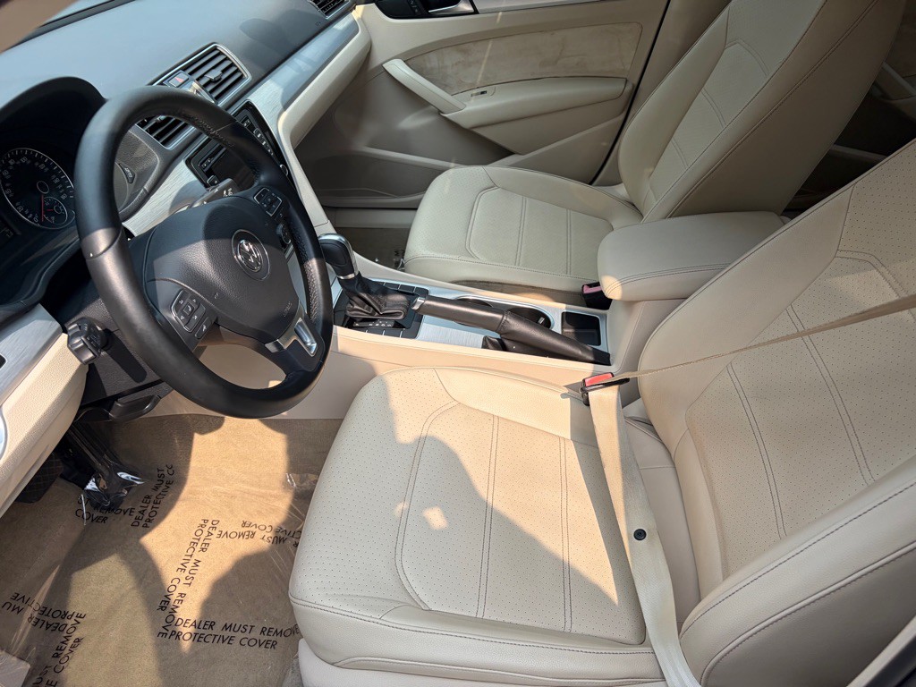 2013 Volkswagen Passat Image 33