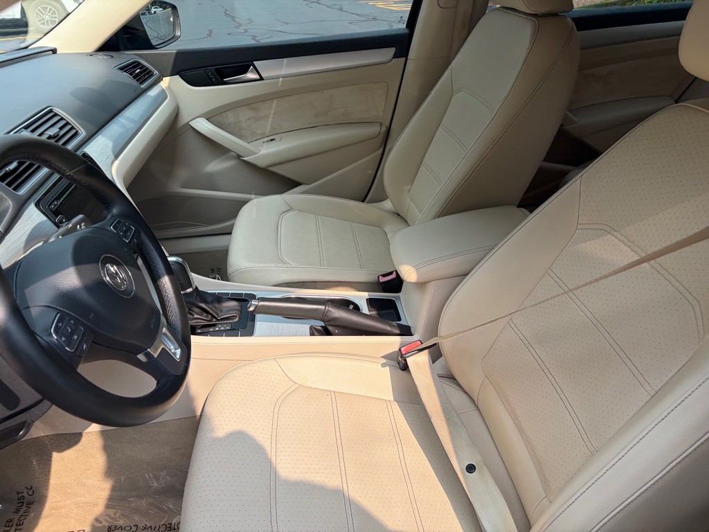 2013 Volkswagen Passat Image 34