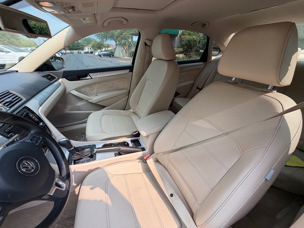 2013 Volkswagen Passat Image 36