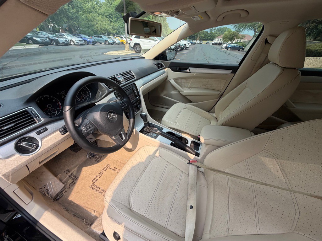 2013 Volkswagen Passat Image 37