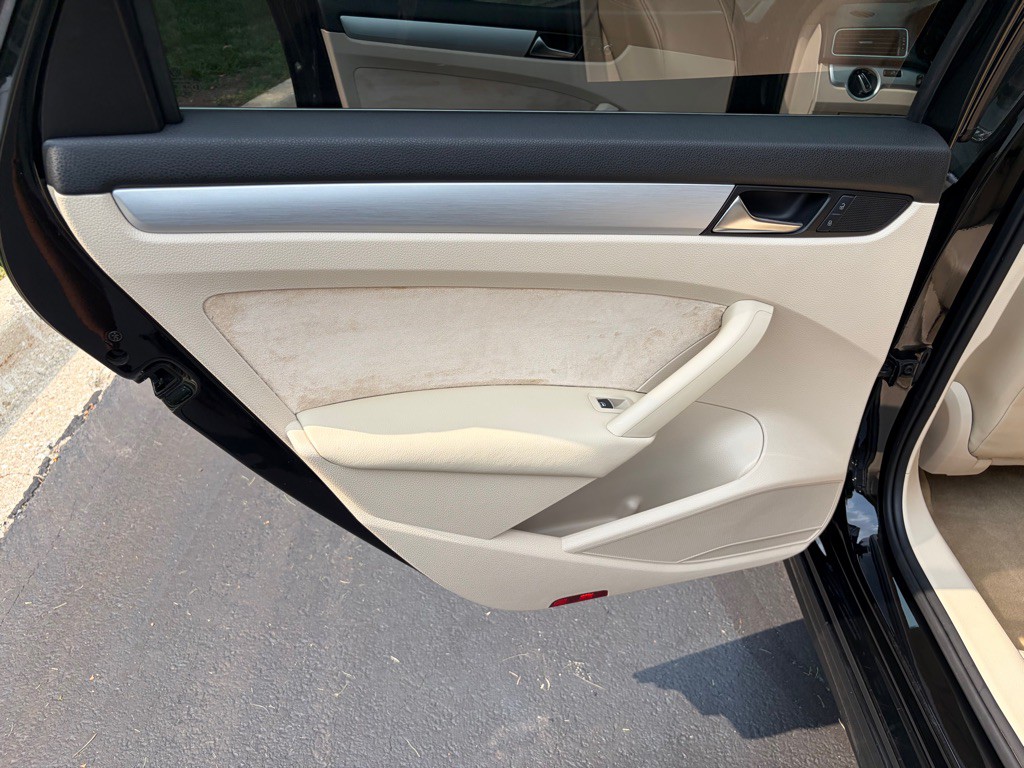 2013 Volkswagen Passat Image 39