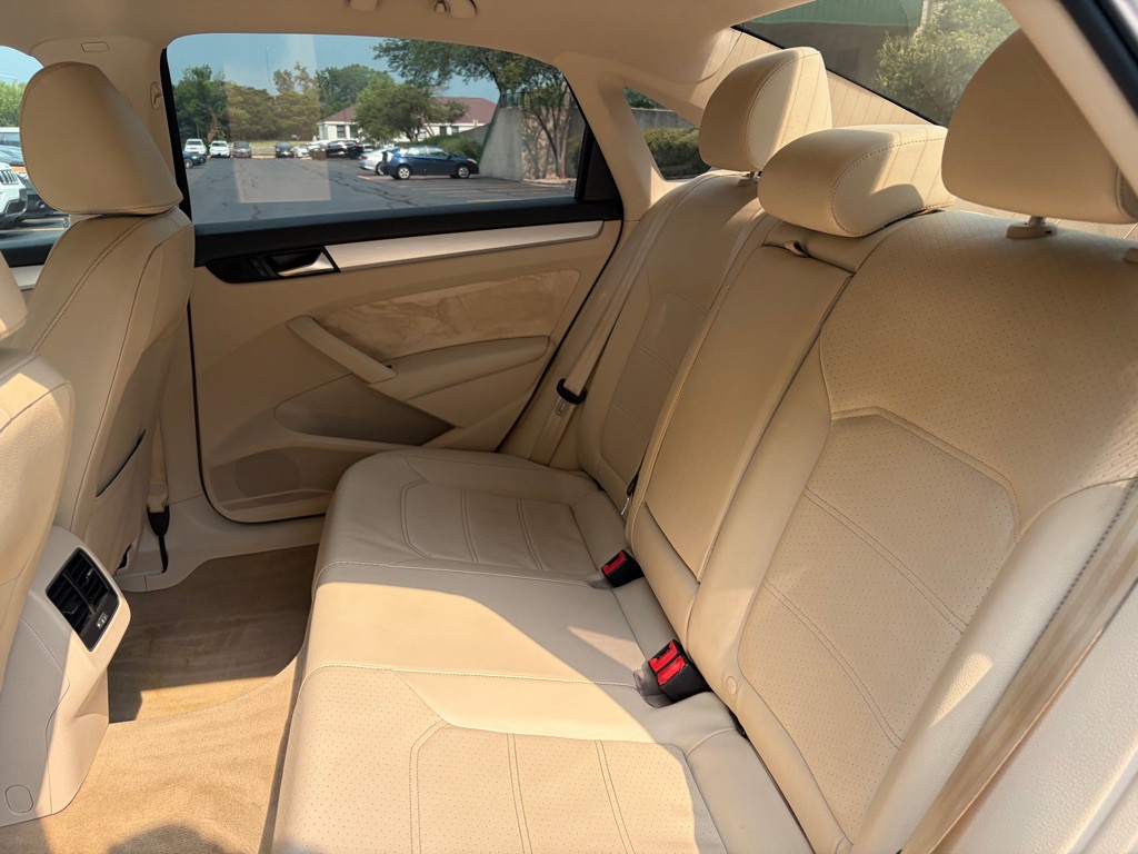 2013 Volkswagen Passat Image 43