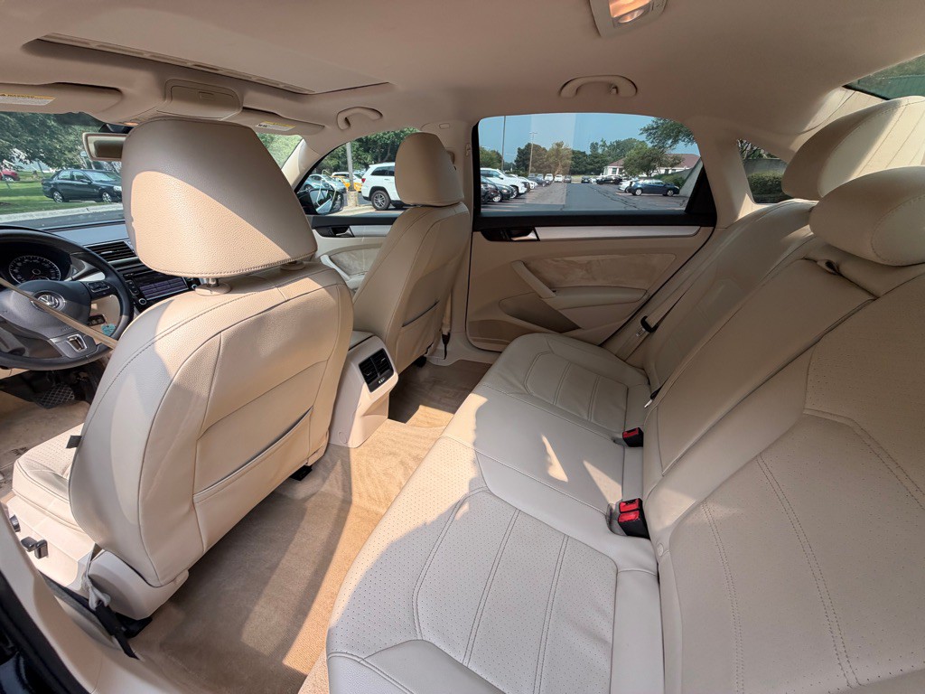 2013 Volkswagen Passat Image 46