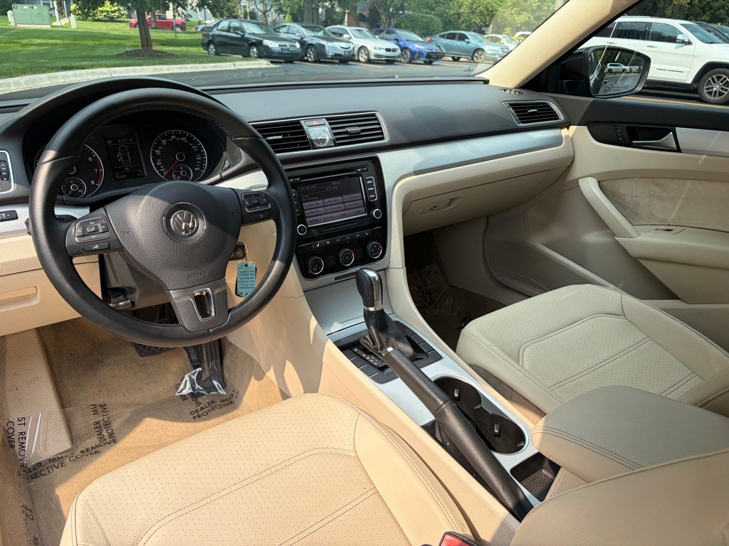 2013 Volkswagen Passat Image 47