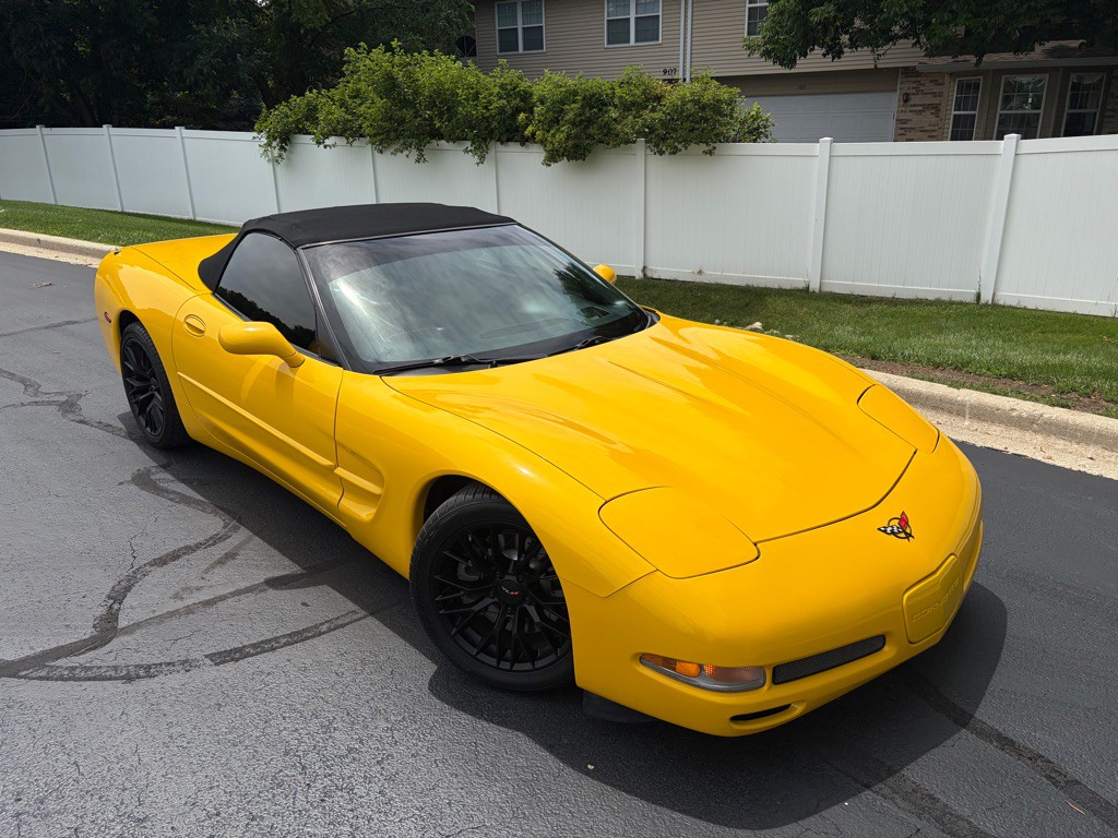 2004 Chevrolet Corvette Image 1
