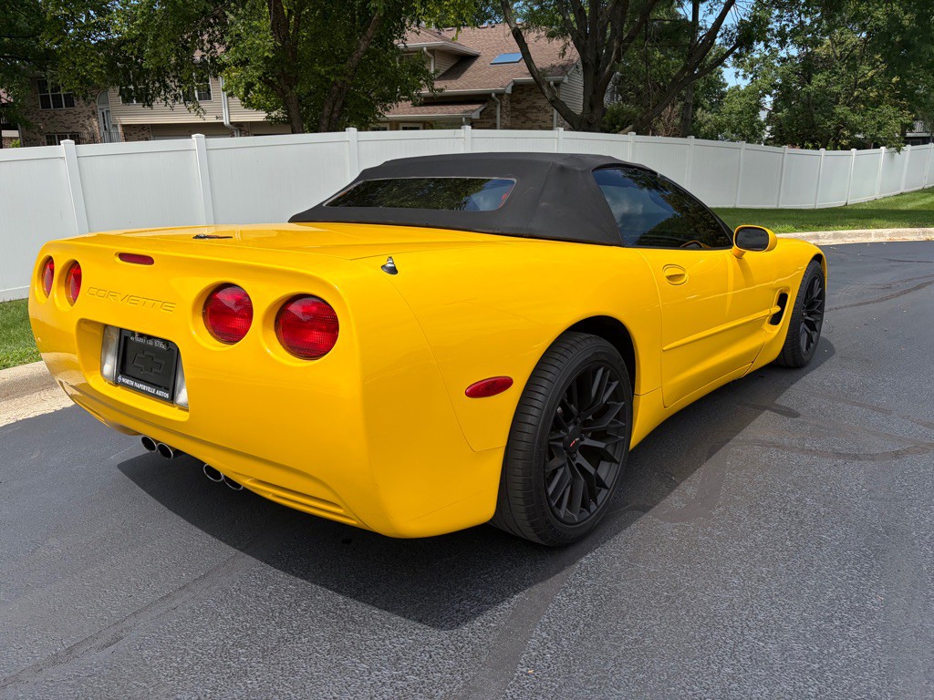 2004 Chevrolet Corvette Image 8