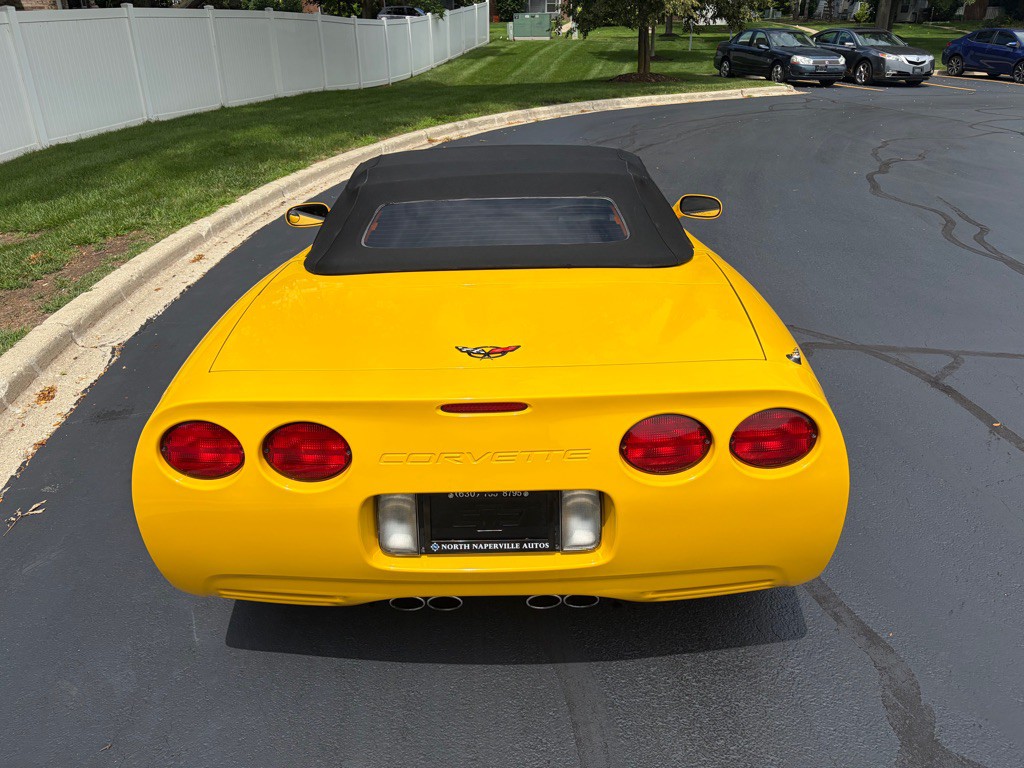 2004 Chevrolet Corvette Image 9