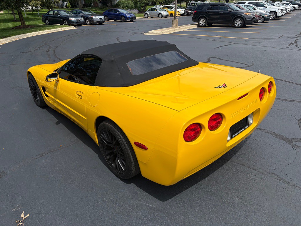 2004 Chevrolet Corvette Image 11