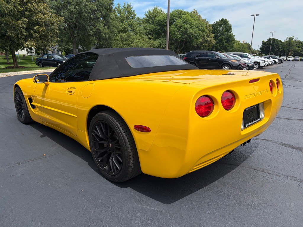 2004 Chevrolet Corvette Image 12