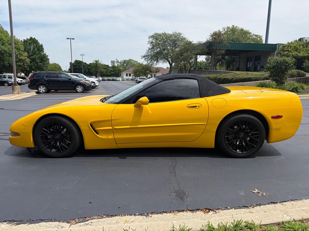 2004 Chevrolet Corvette Image 13