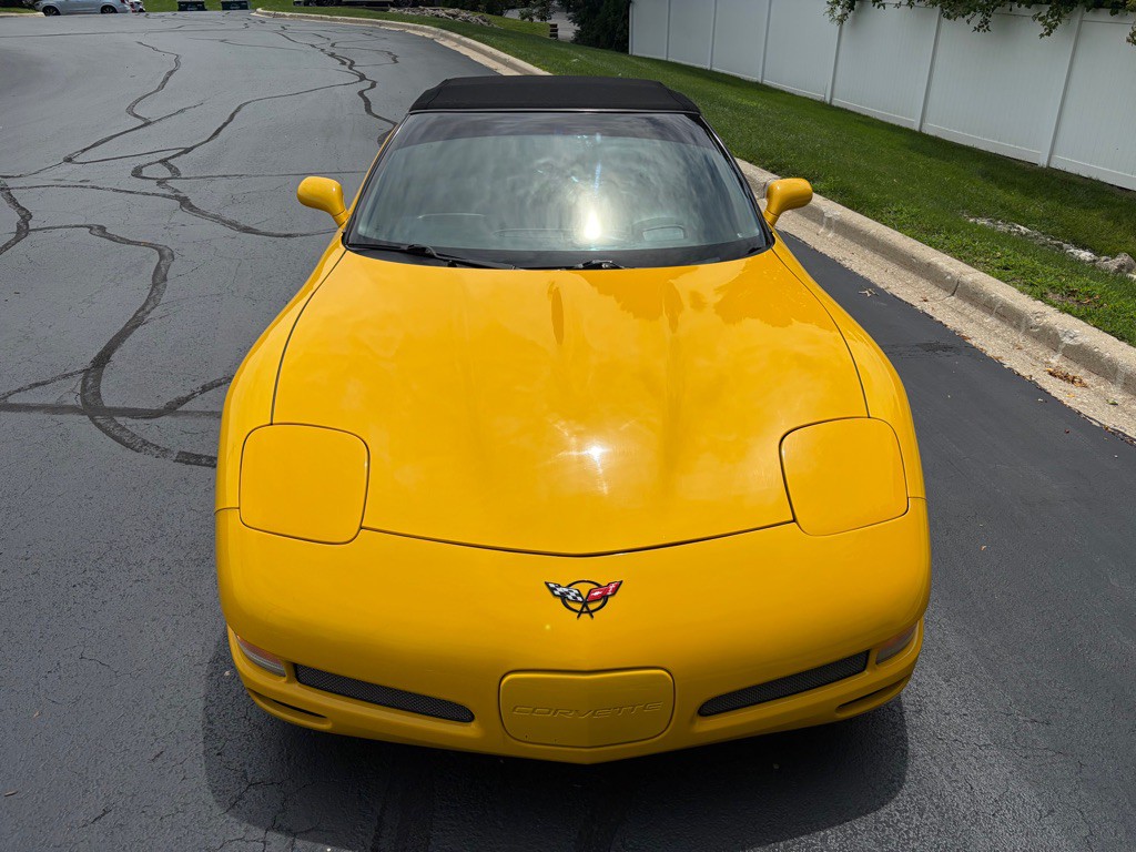 2004 Chevrolet Corvette Image 16