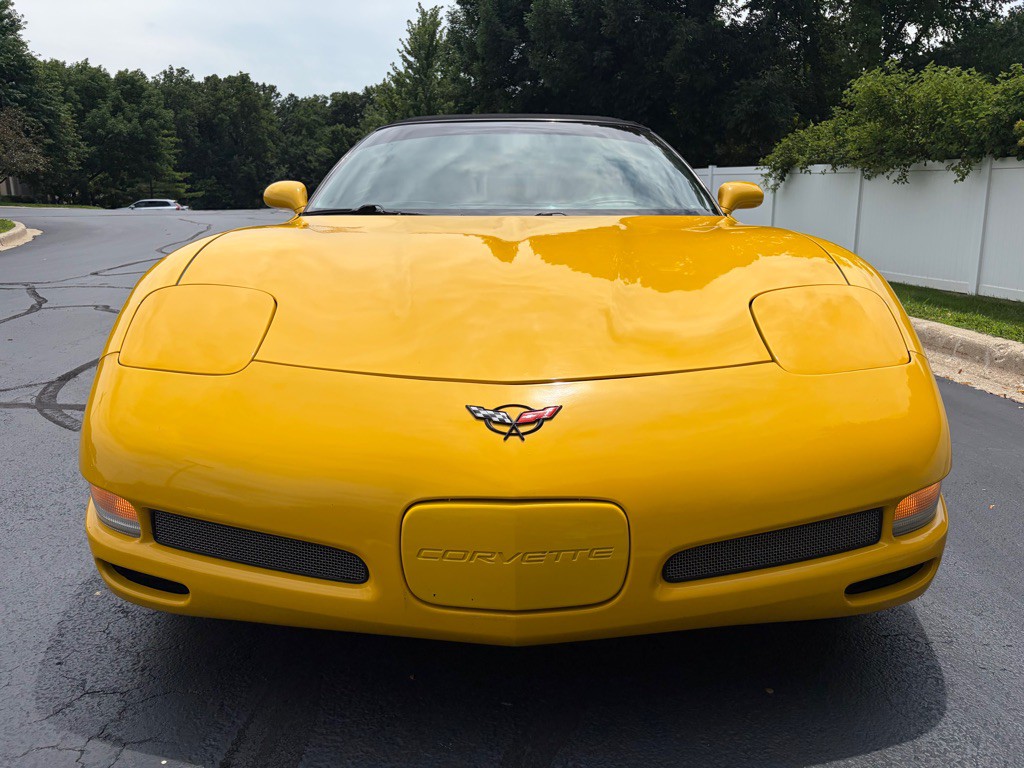2004 Chevrolet Corvette Image 17