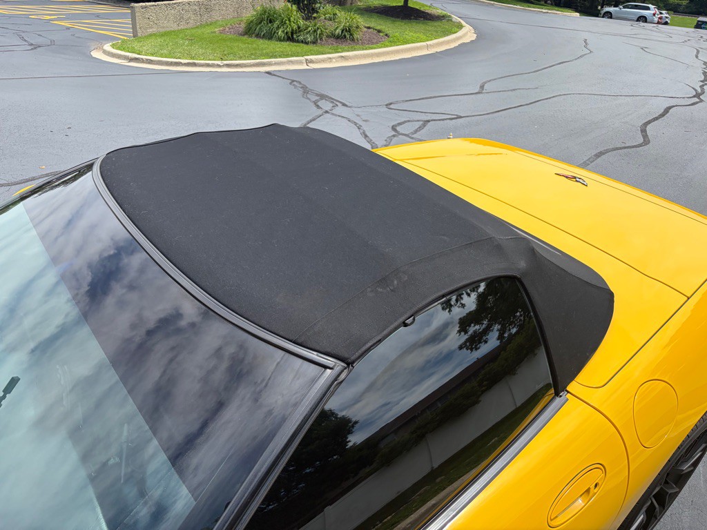 2004 Chevrolet Corvette Image 18
