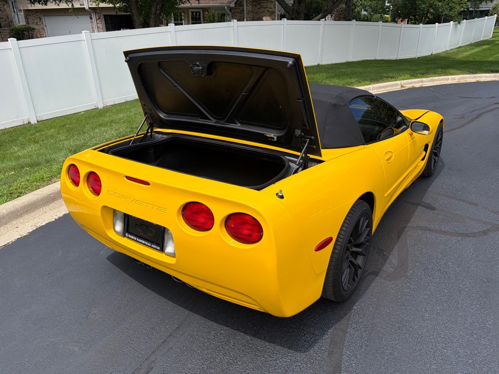 2004 Chevrolet Corvette Image 19