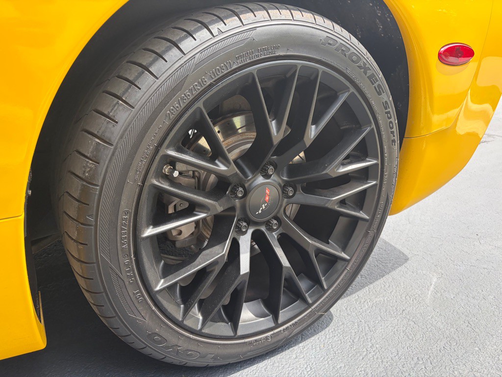 2004 Chevrolet Corvette Image 24