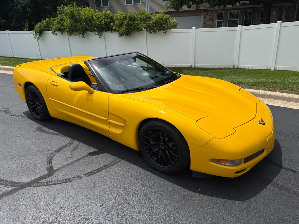 2004 Chevrolet Corvette Image 25