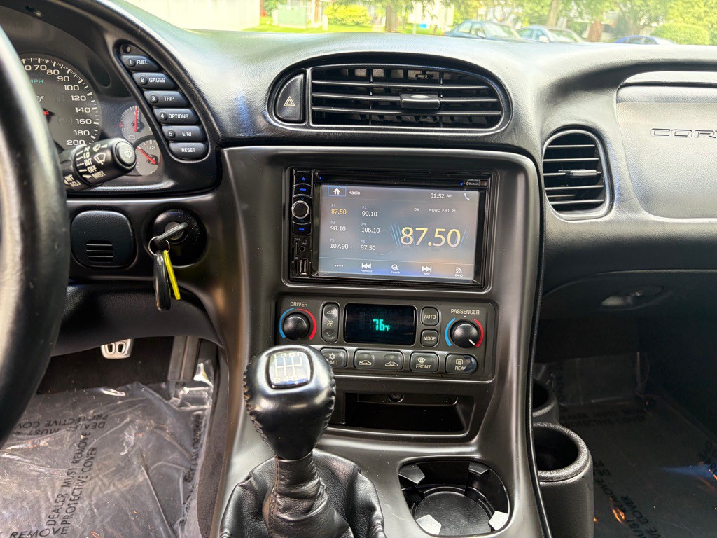 2004 Chevrolet Corvette Image 32