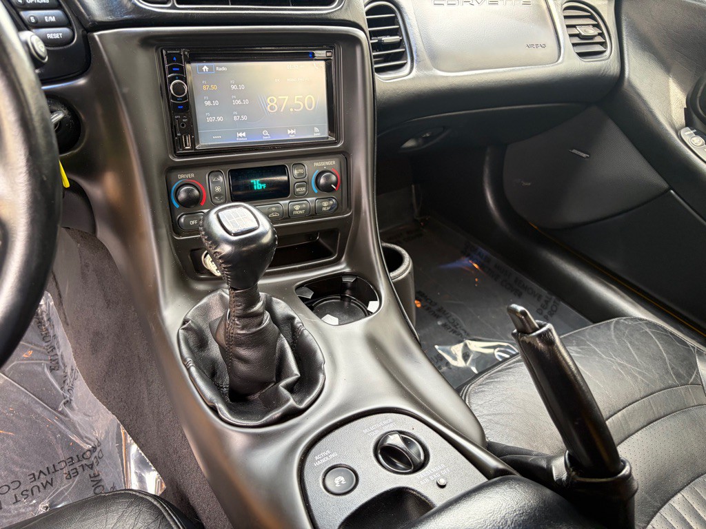 2004 Chevrolet Corvette Image 33