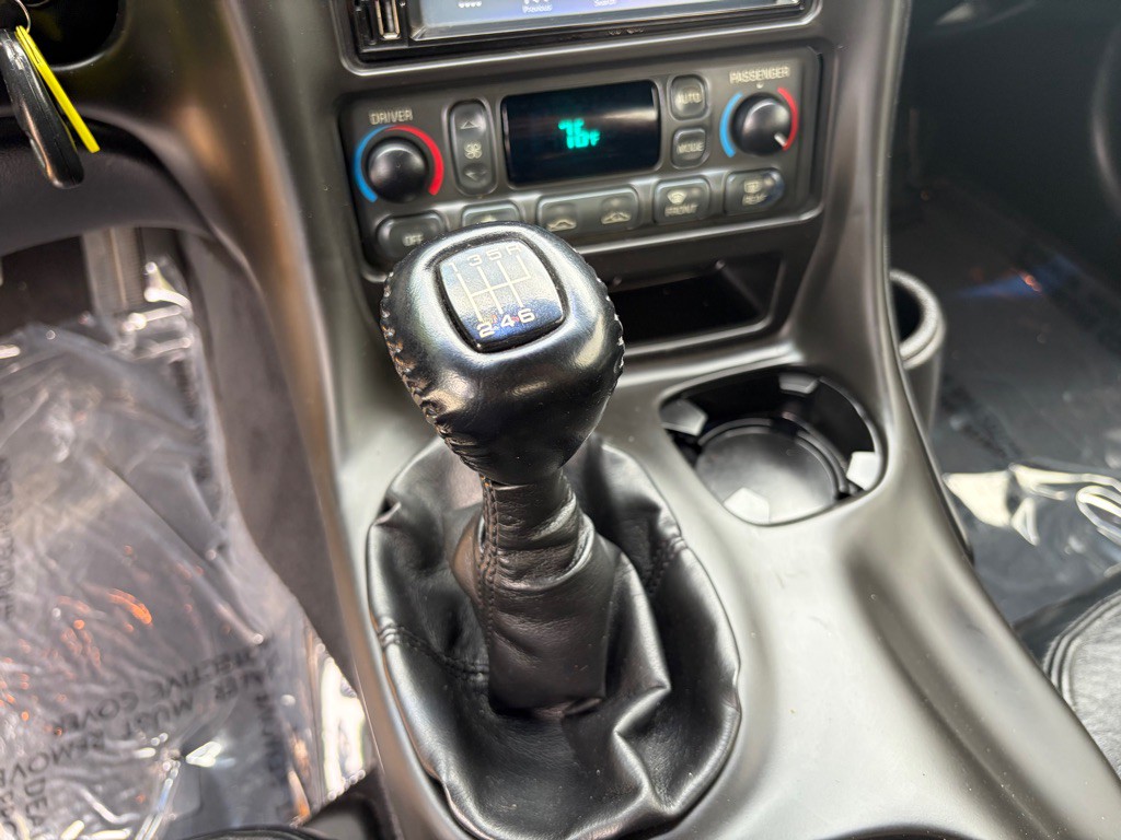 2004 Chevrolet Corvette Image 34