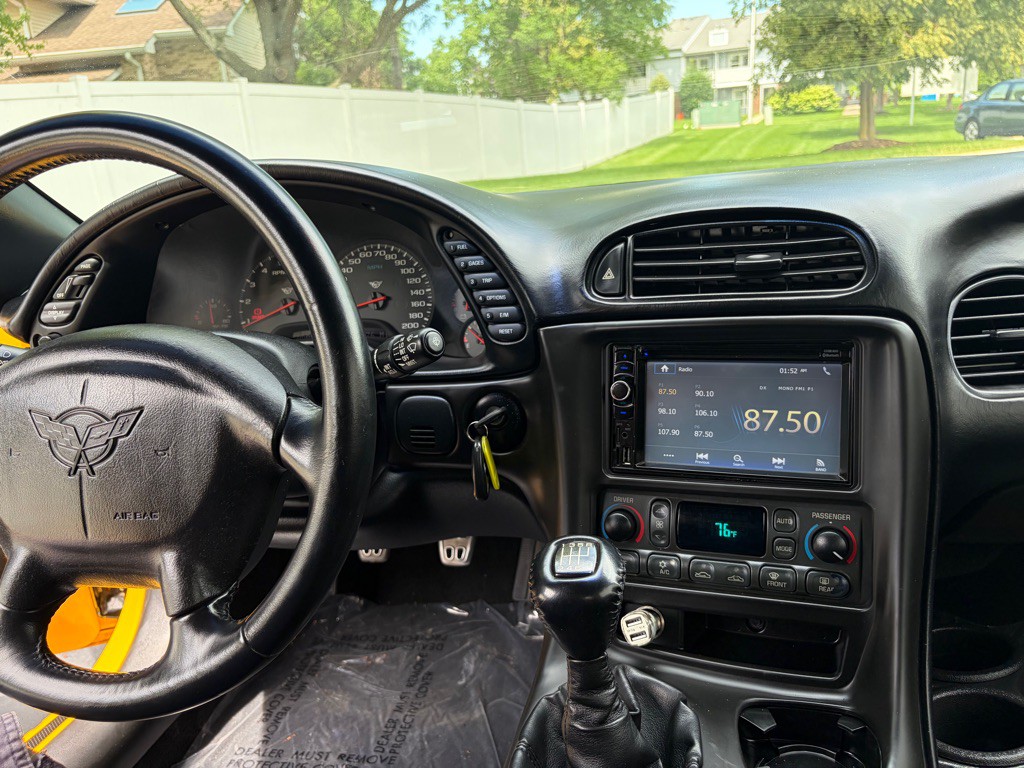 2004 Chevrolet Corvette Image 35