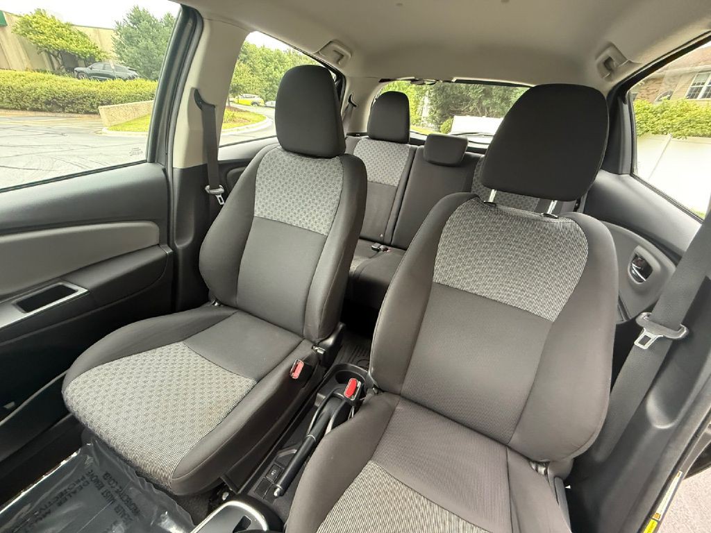 2017 Toyota Yaris Image 14