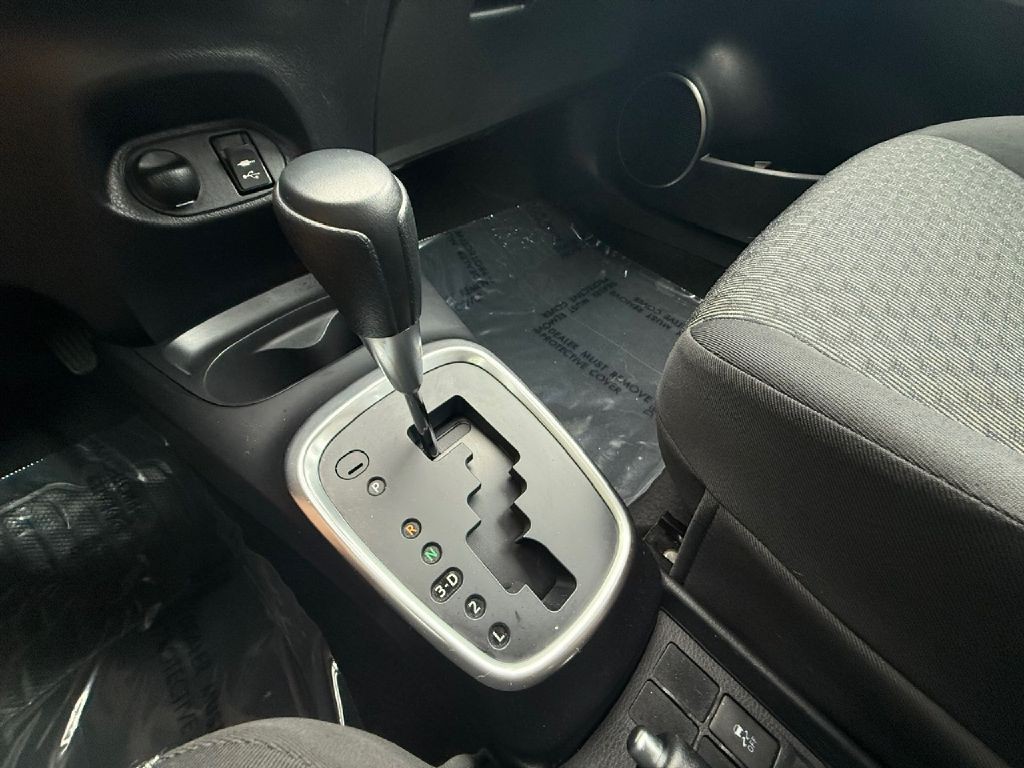 2017 Toyota Yaris Image 15