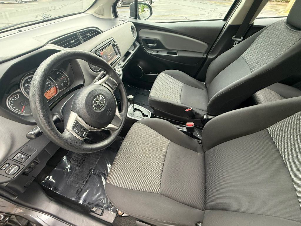 2017 Toyota Yaris Image 17