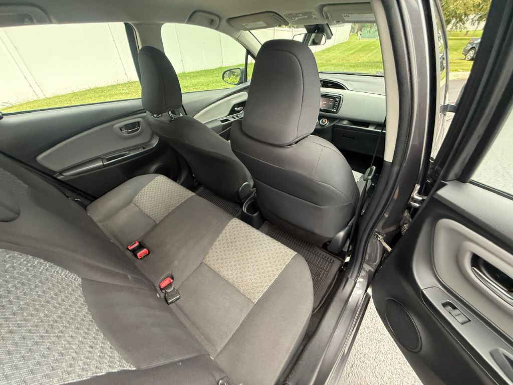 2017 Toyota Yaris Image 18