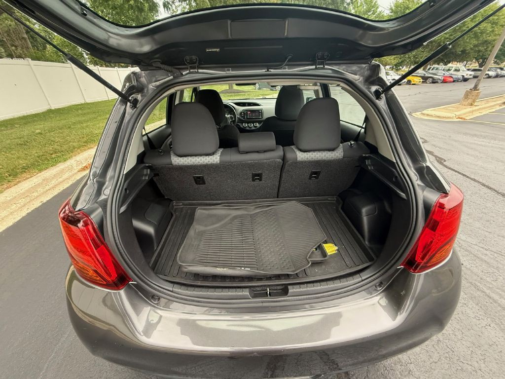 2017 Toyota Yaris Image 19