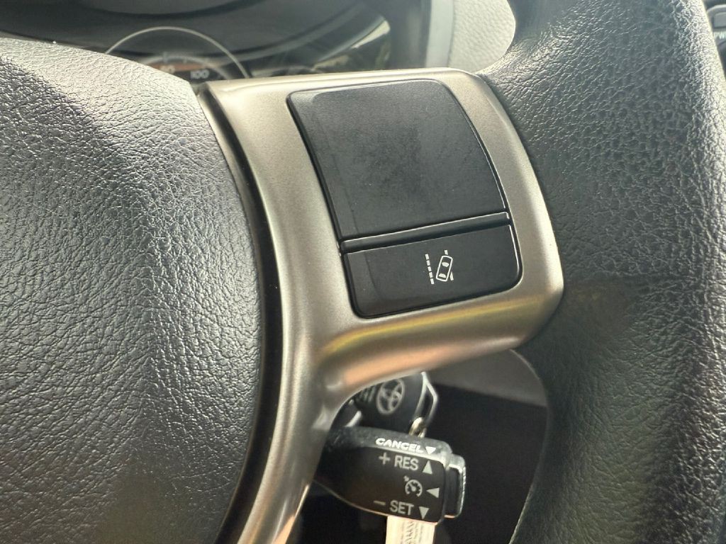 2017 Toyota Yaris Image 26
