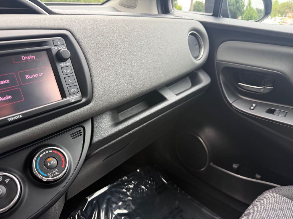 2017 Toyota Yaris Image 27