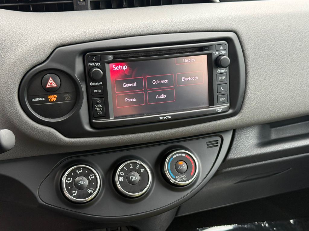 2017 Toyota Yaris Image 29