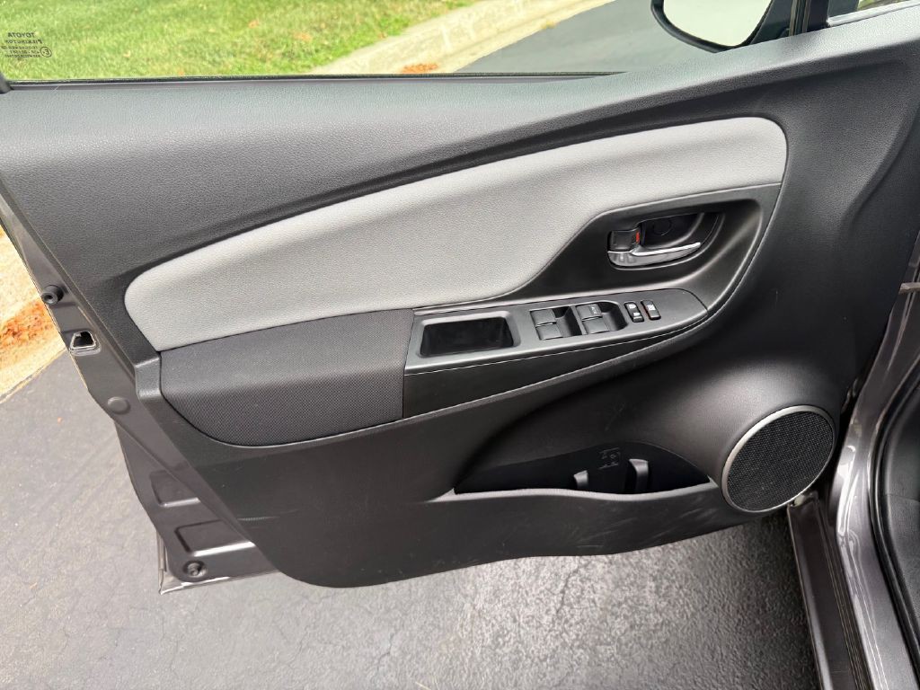 2017 Toyota Yaris Image 30