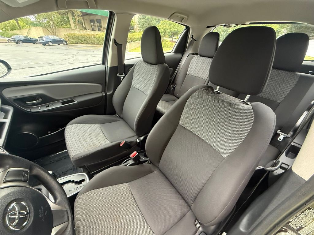 2017 Toyota Yaris Image 31