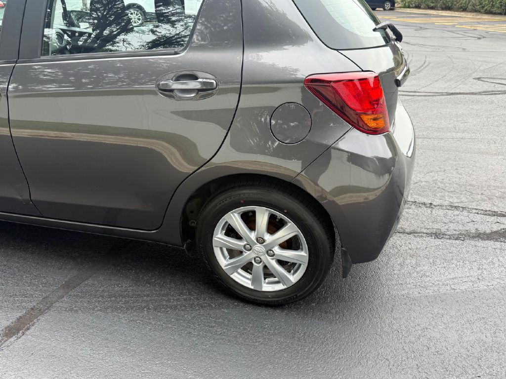 2017 Toyota Yaris Image 34