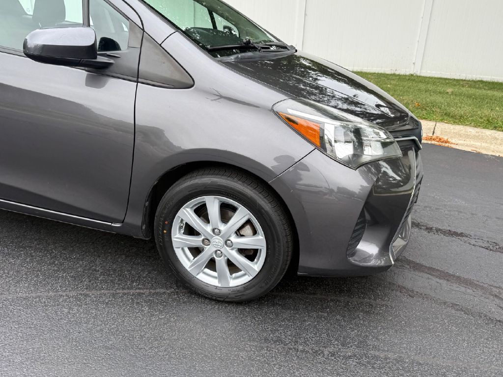2017 Toyota Yaris Image 36
