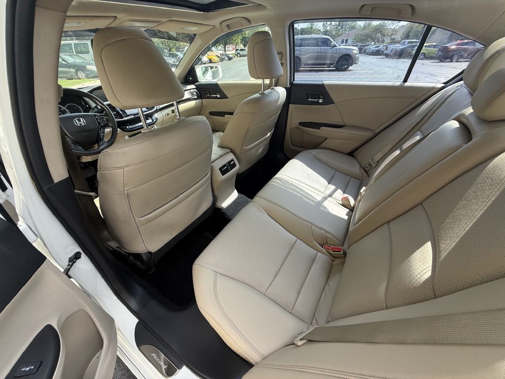 2016 Honda Accord Image 18