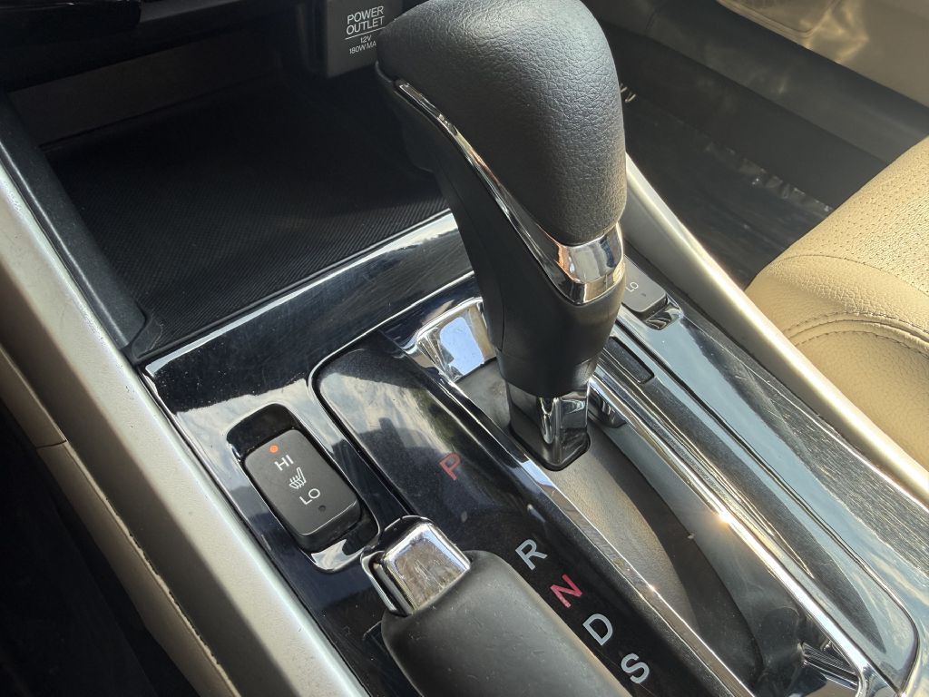 2016 Honda Accord Image 19