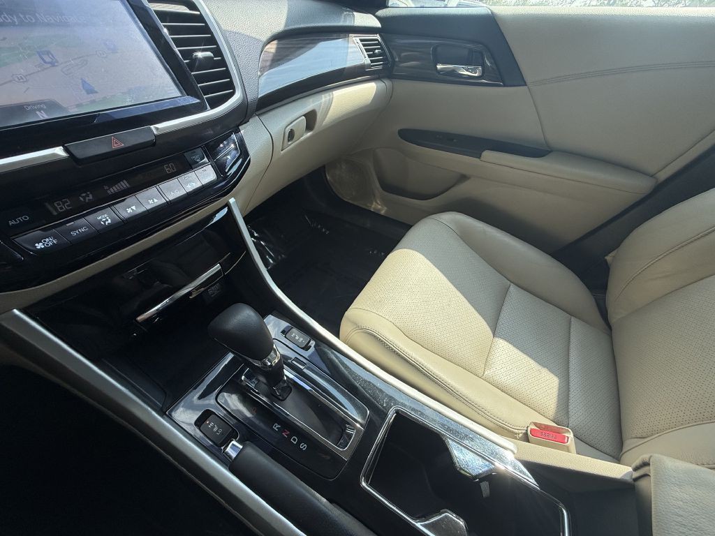 2016 Honda Accord Image 22