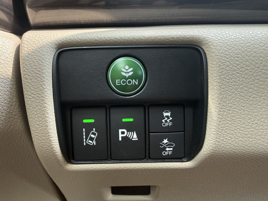 2016 Honda Accord Image 30
