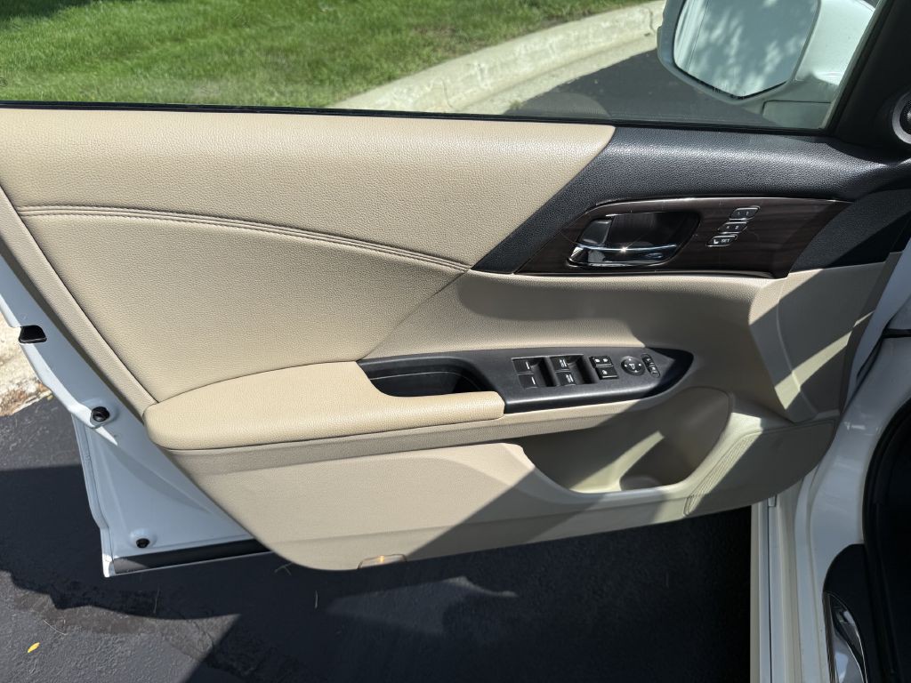 2016 Honda Accord Image 33